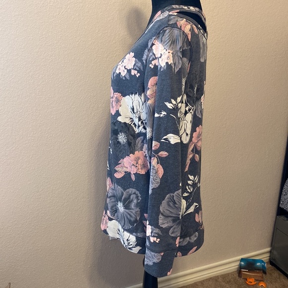 Old Navy Active Sweatshirt Open Back - Picture 2 of 7